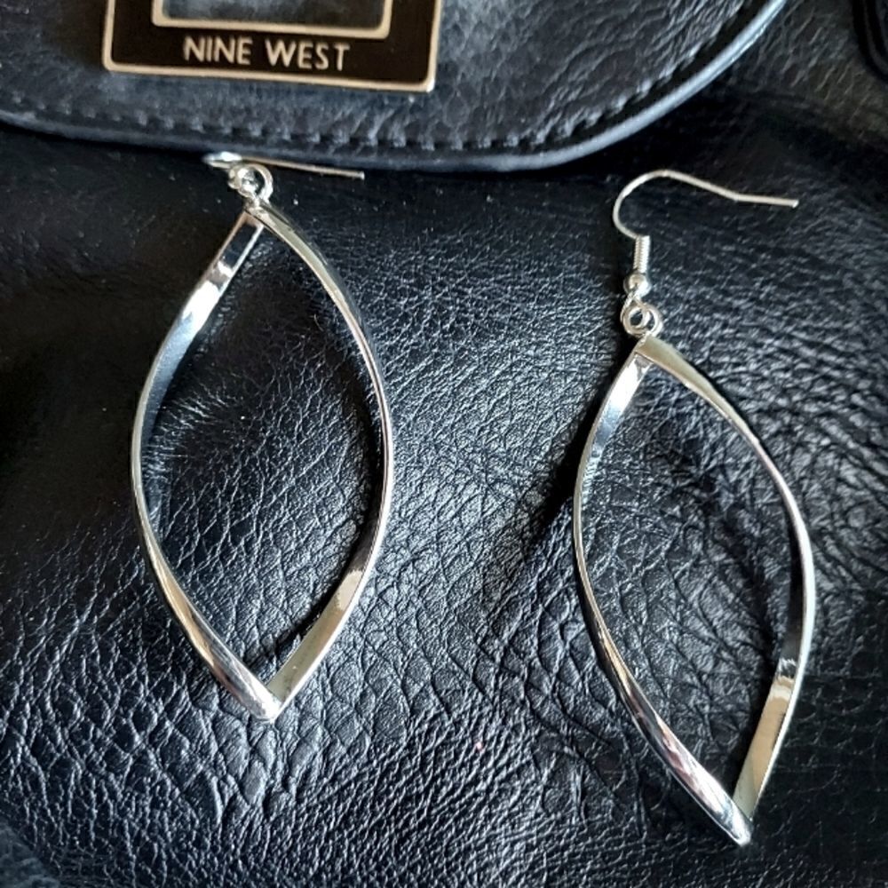 SILVER TWISTED DROP DANGLE EARRINGS